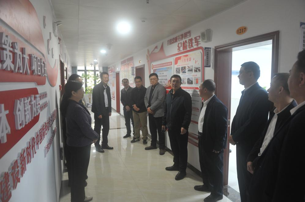 暖心關懷鼓干勁 策馬奮進啟新程